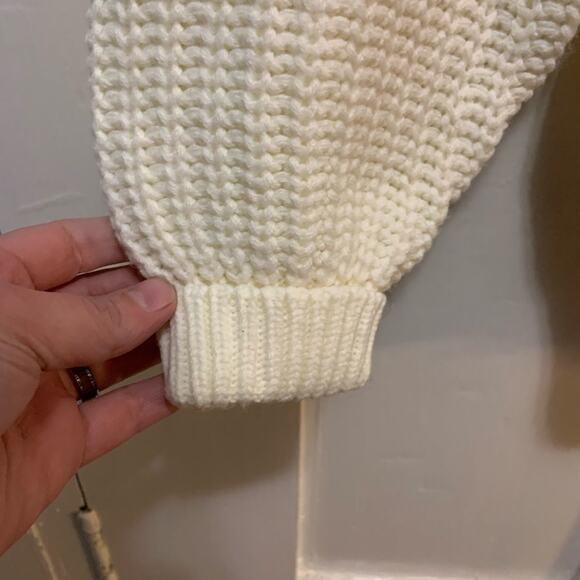 Vintage textured knit white campus sweater! Sz L in EUC! - Picture 4 of 5